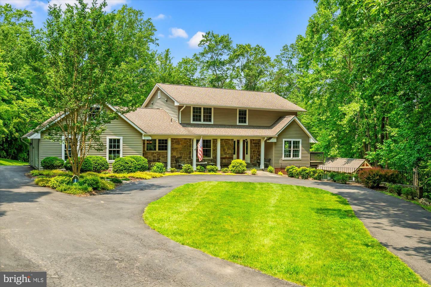 Property Photo:  8112 Vista Point Lane  VA 22039 