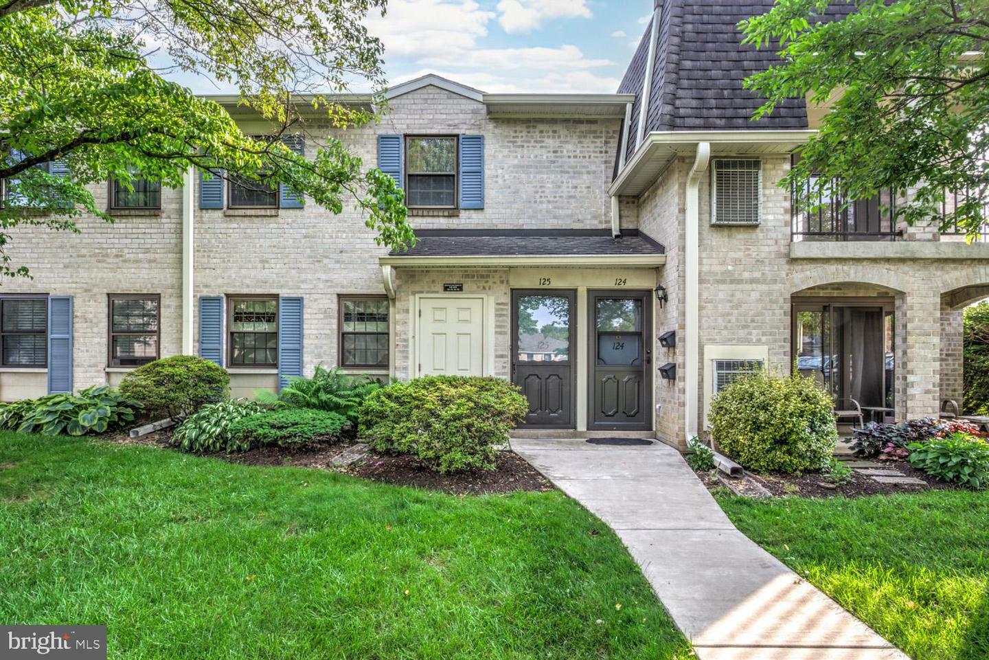 125 Valleybrook Drive  Lancaster PA 17601 photo