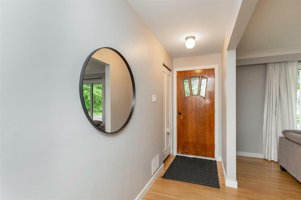 Property Photo: 751 Simpson Avenue MB R2K 1S1