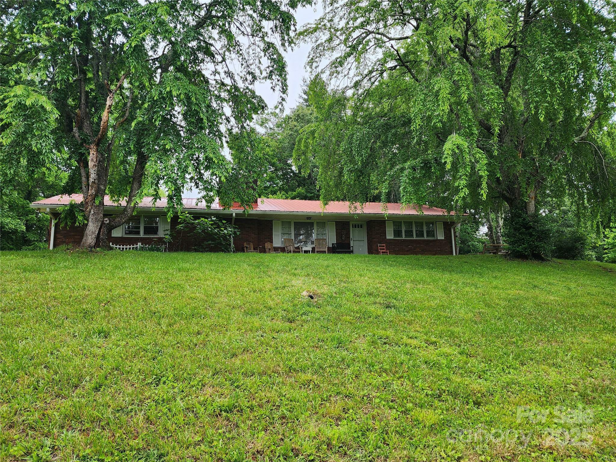 Property Photo: 981 Dehart Community Center Road NC 28635