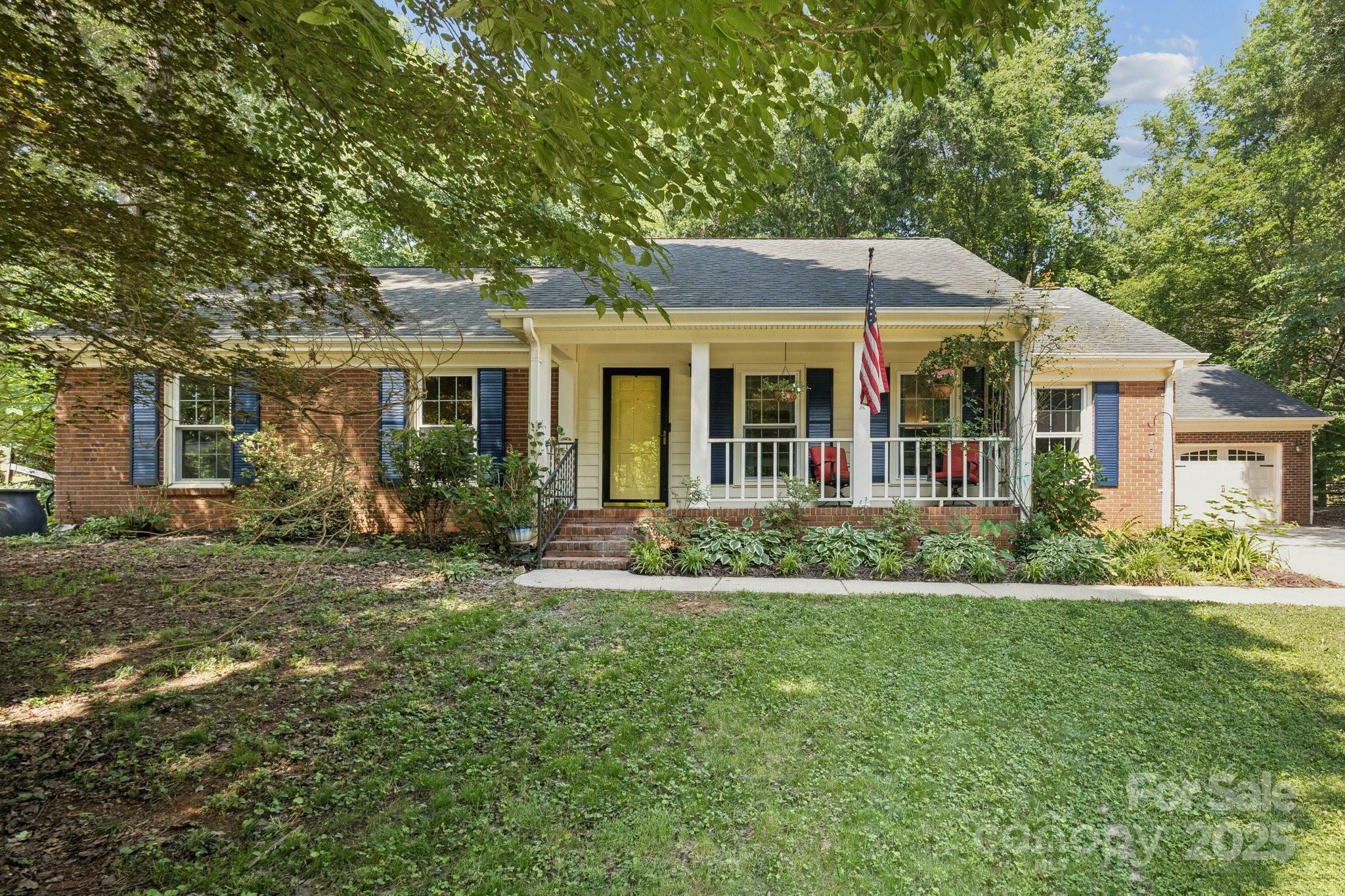 Property Photo: 405 Scarborough Lane NC 28105