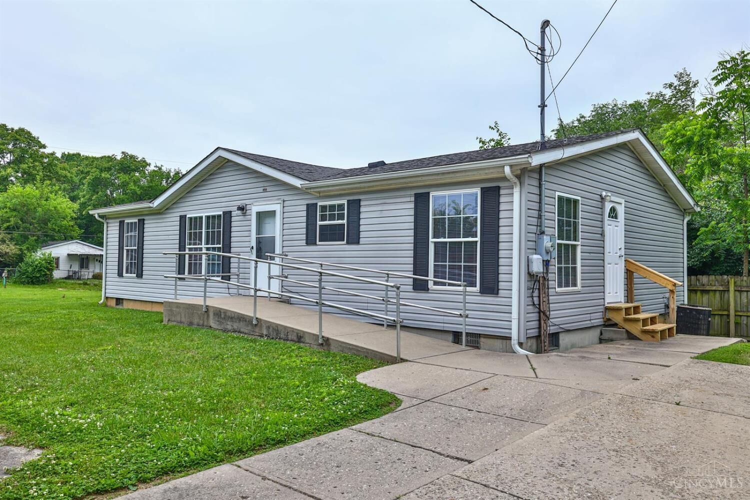 Property Photo: 1717 Glenwood Avenue OH 45044