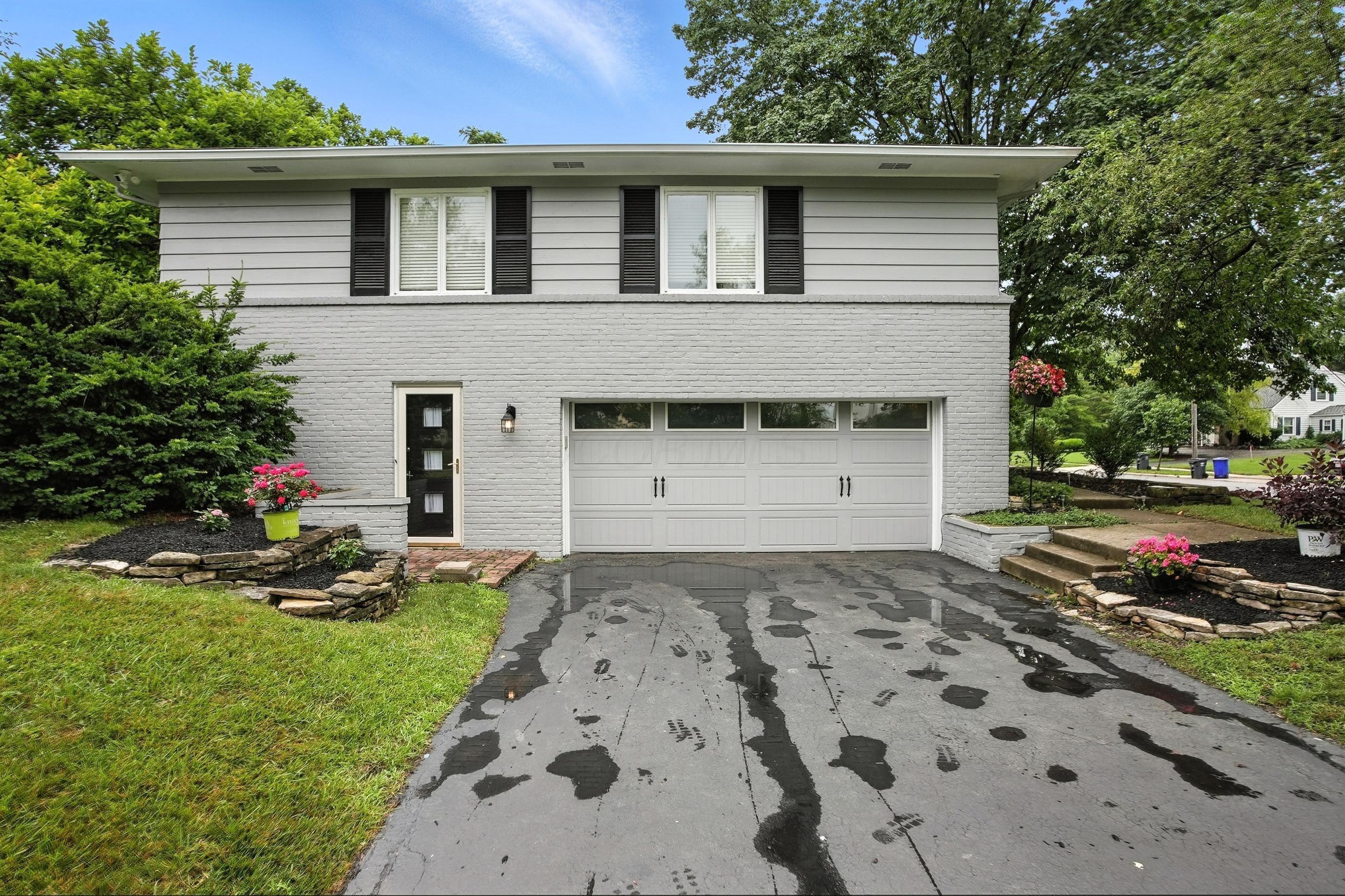 Property Photo:  2171 Northam Road  OH 43221 