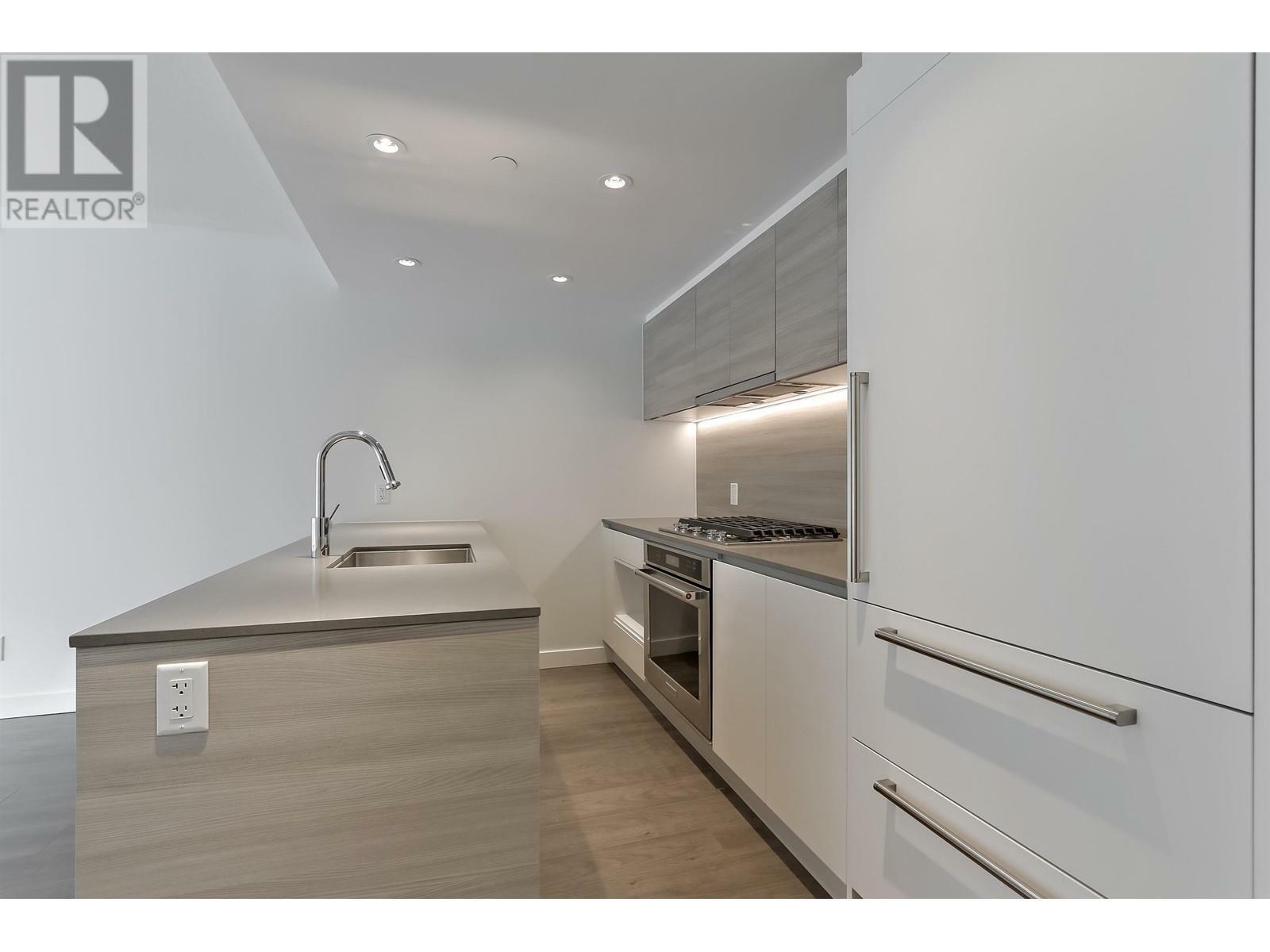 Property Photo:  988 Quayside Drive Th2  BC V3M 0L5 