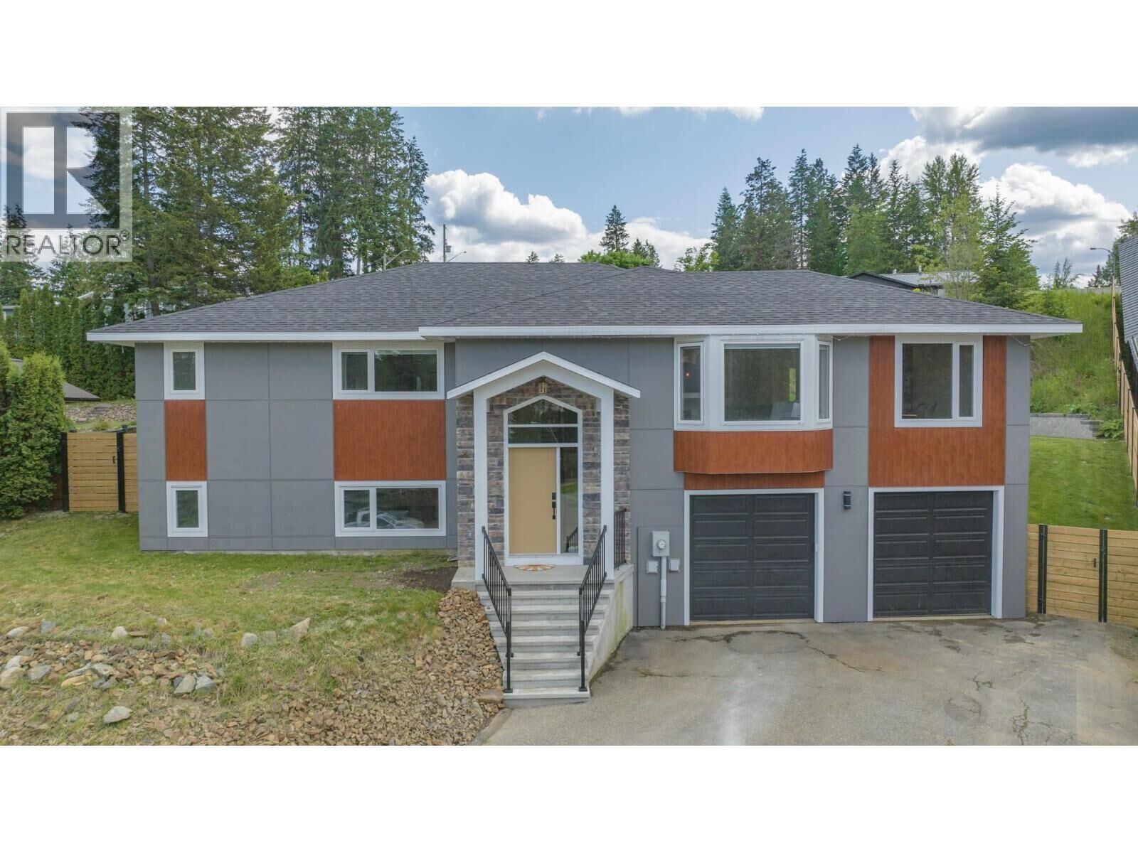 Property Photo: 2224 Linea Crescent BC V0E 2G0