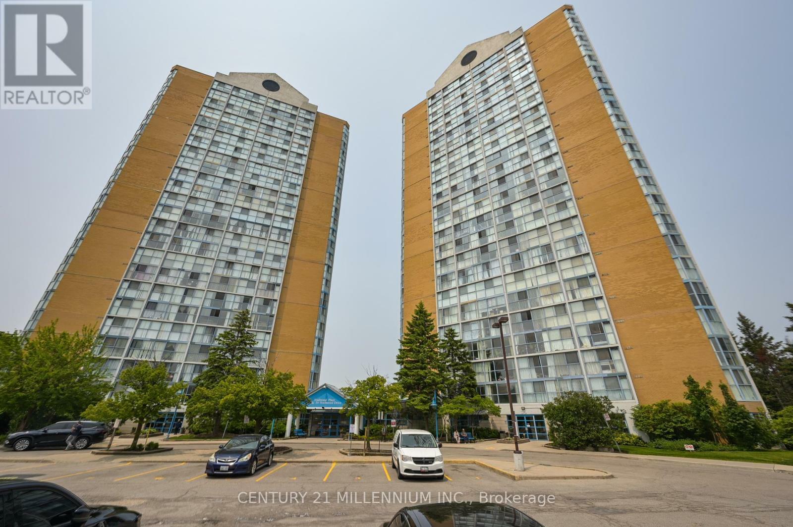 Property Photo: 35 Trailwood Drive 913 ON L4Z 3L6