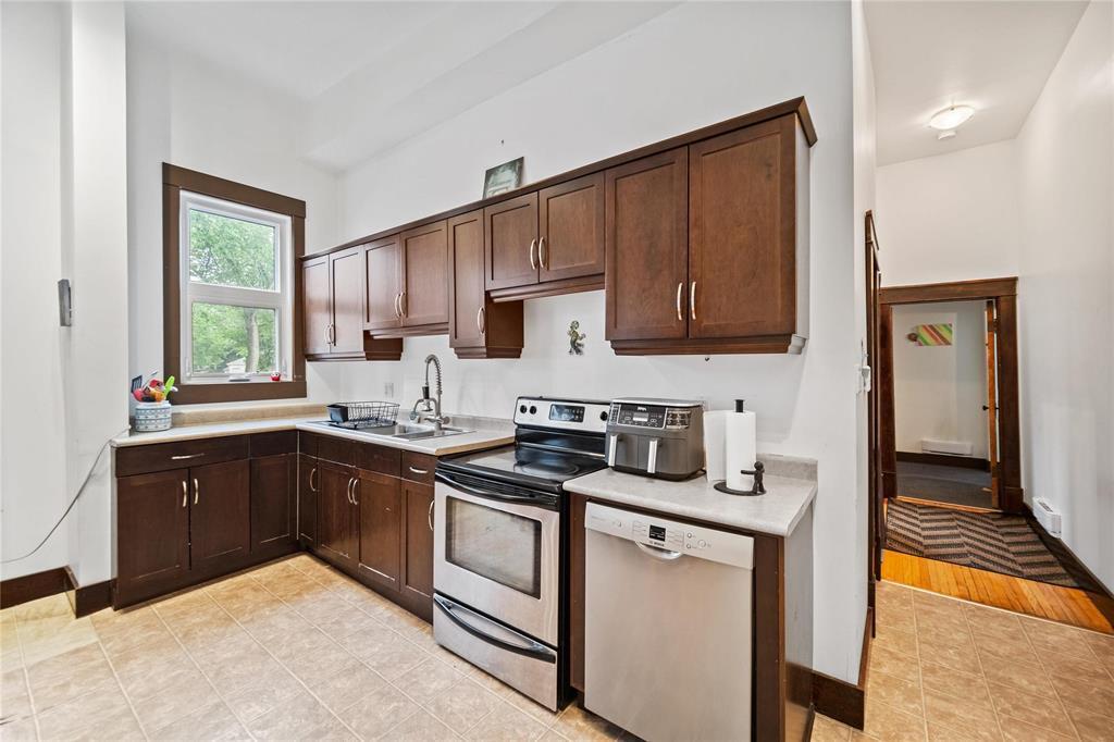 Property Photo:  174 Eugenie Street  MB R2H 0X8 