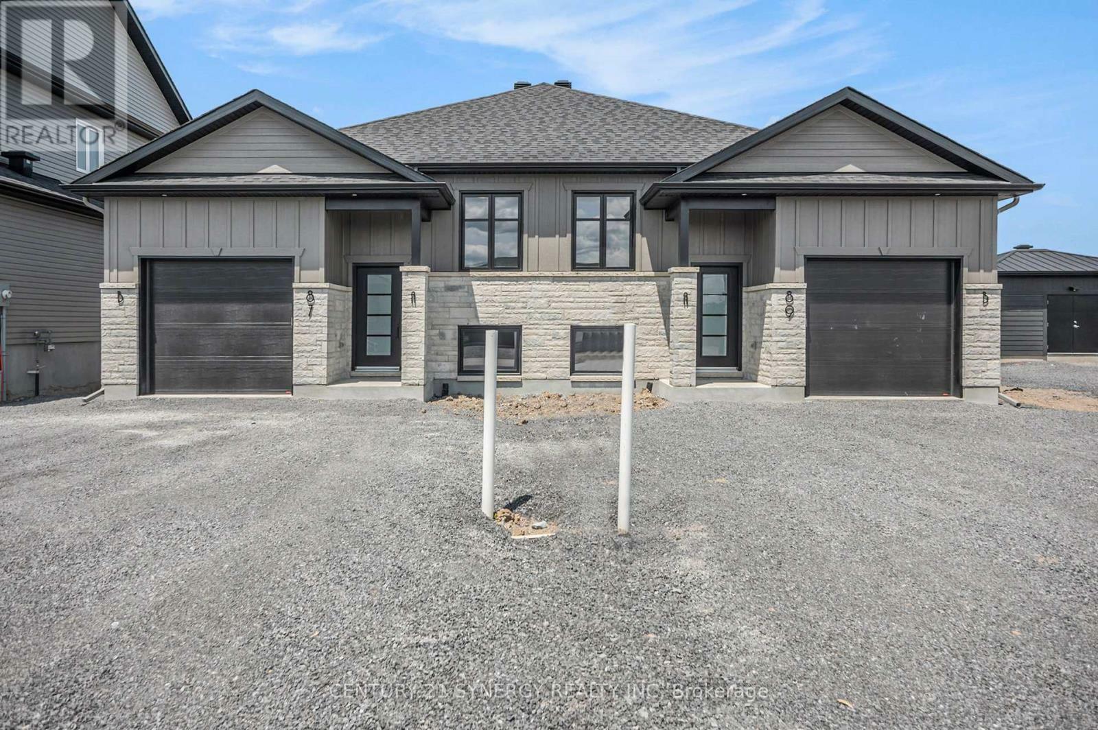 Property Photo:  89 Helen Street B  ON K0A 1R0 