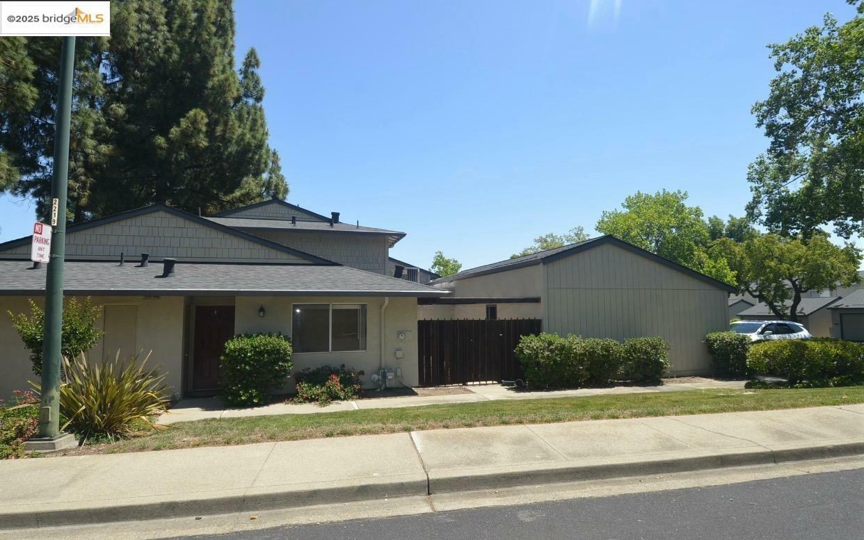 Property Photo: 1898 Cannon Dr CA 94597