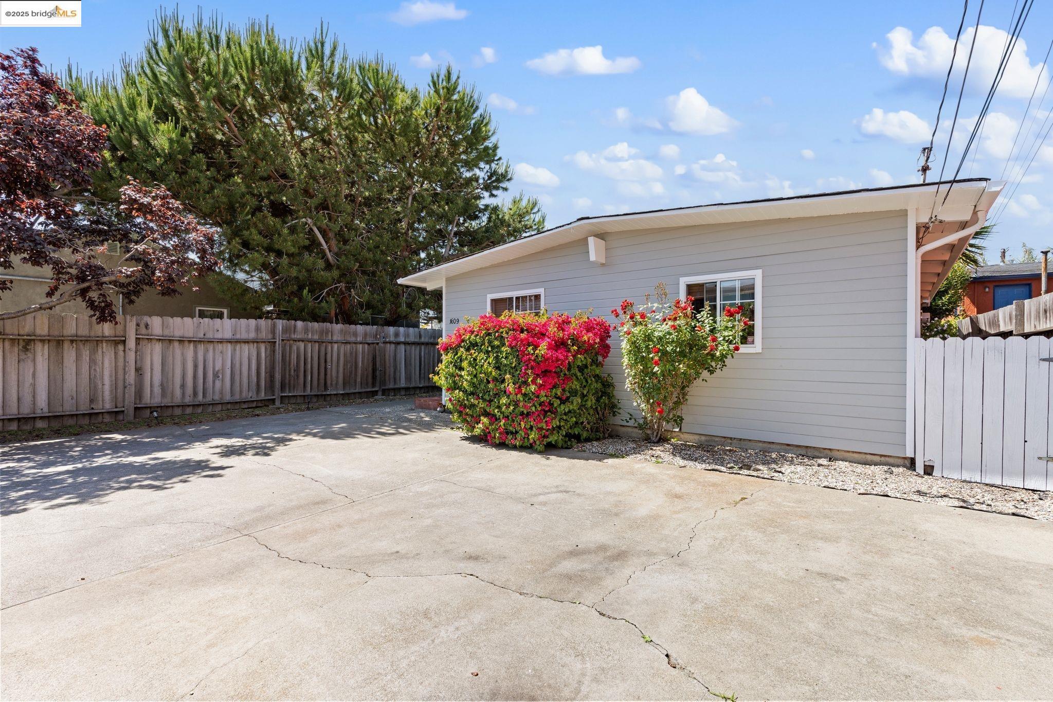 Property Photo:  1611 Julia St  CA 94703 