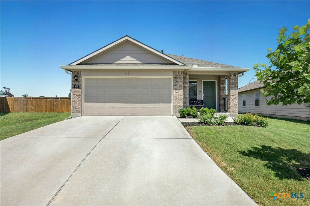 Property Photo: 101 Calgary Lane TX 78666