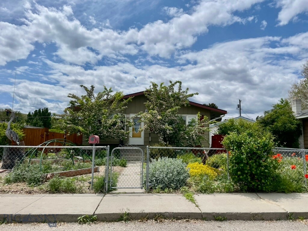 Property Photo: 930 E Reeder MT 59725