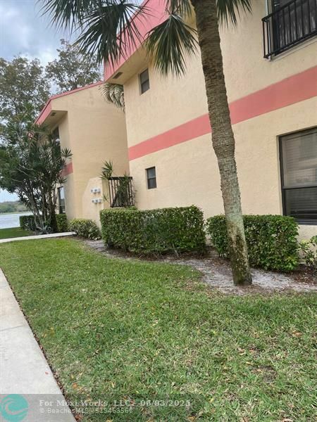 Property Photo: 2836 S Carambola Circle 19107 FL 33066
