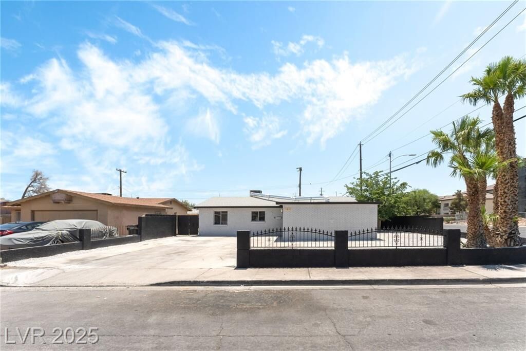 Property Photo: 1415 Helen Avenue NV 89030