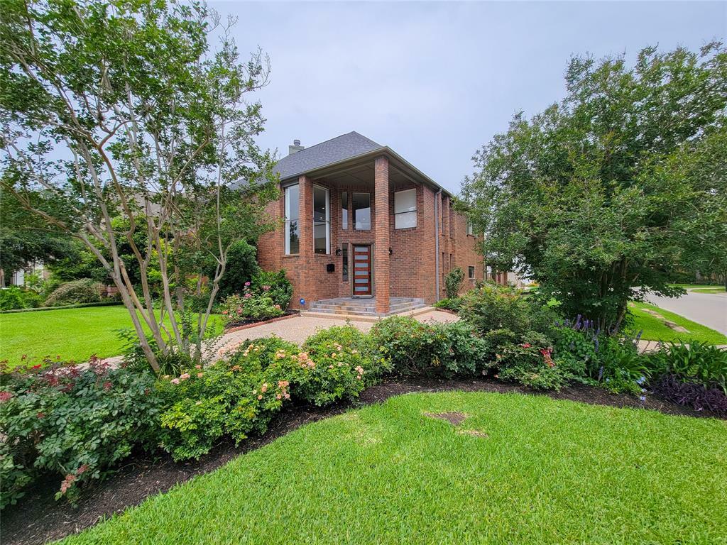 Property Photo:  4900 Willow Street  TX 77401 
