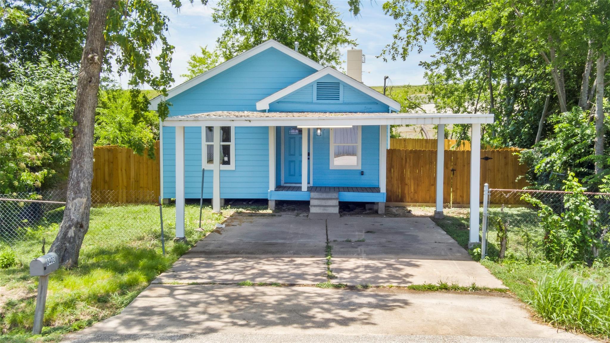 Property Photo: 8402 Bassett Street TX 77051
