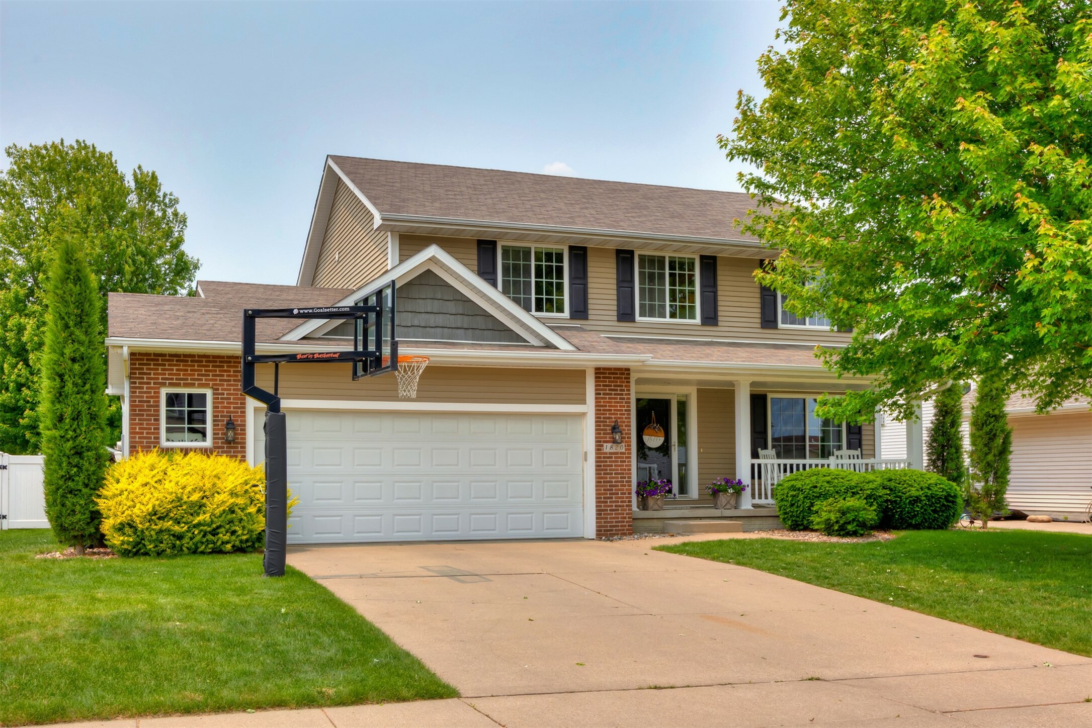 Property Photo:  1820 SE Prairie Creek Drive  IA 50263 
