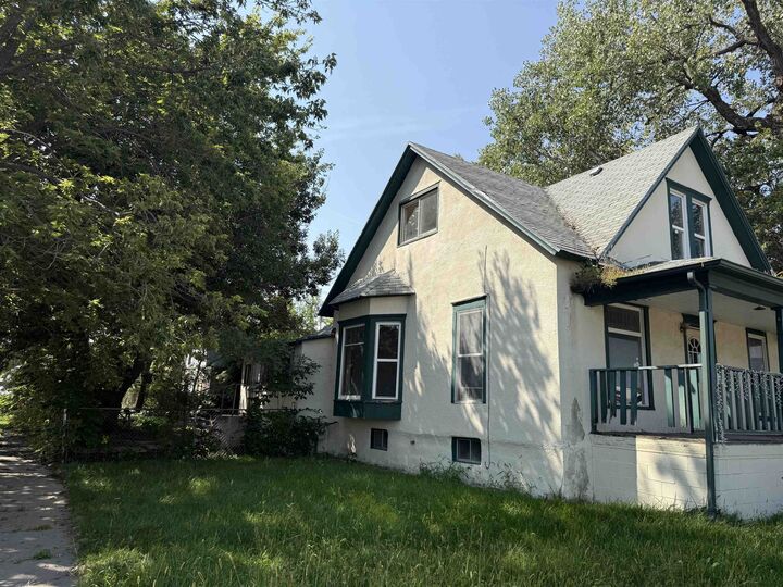 Property Photo:  120 E 8  NE 69101 