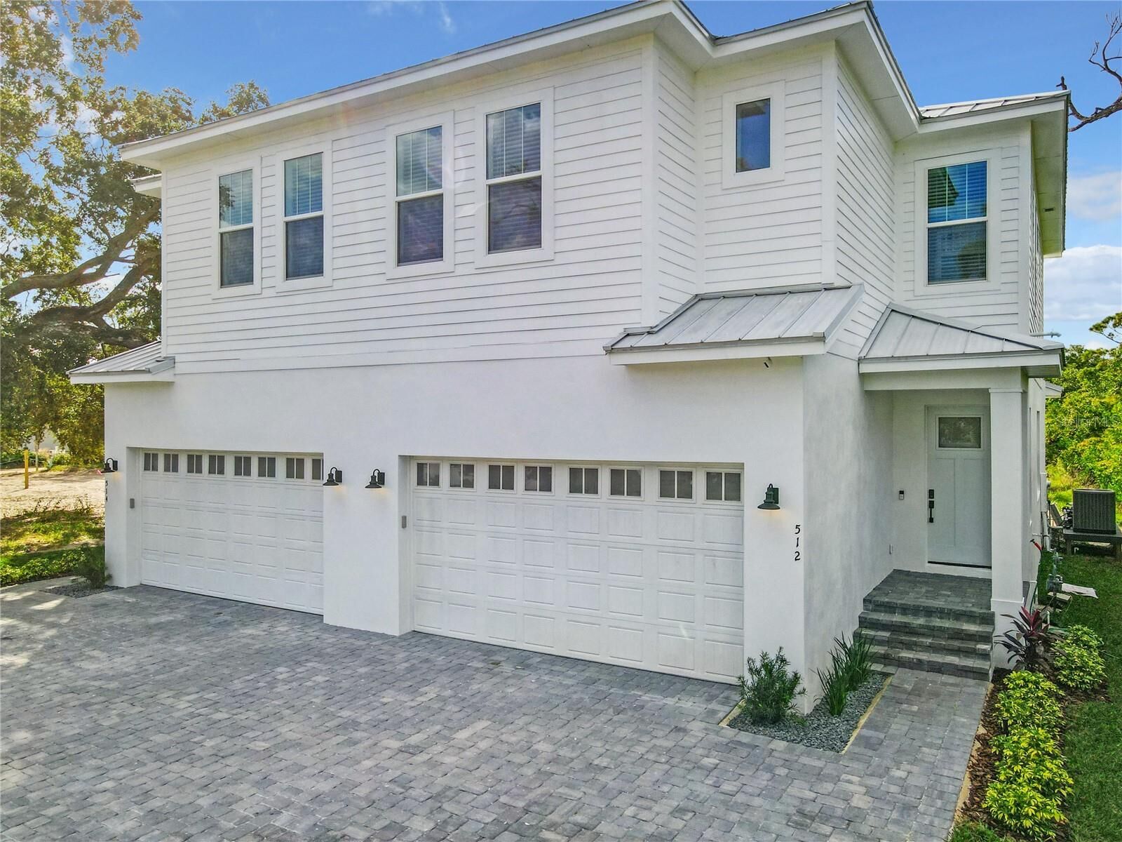 Property Photo: 512 S Peninsula Avenue FL 32169