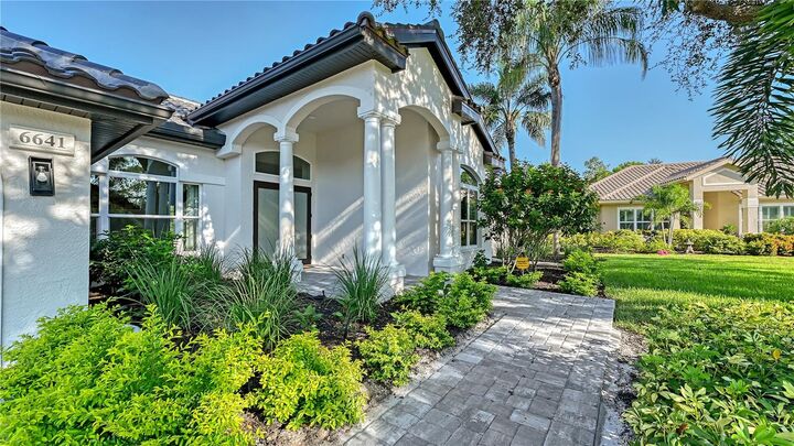 Property Photo:  6641 St James Crossing  FL 34201 