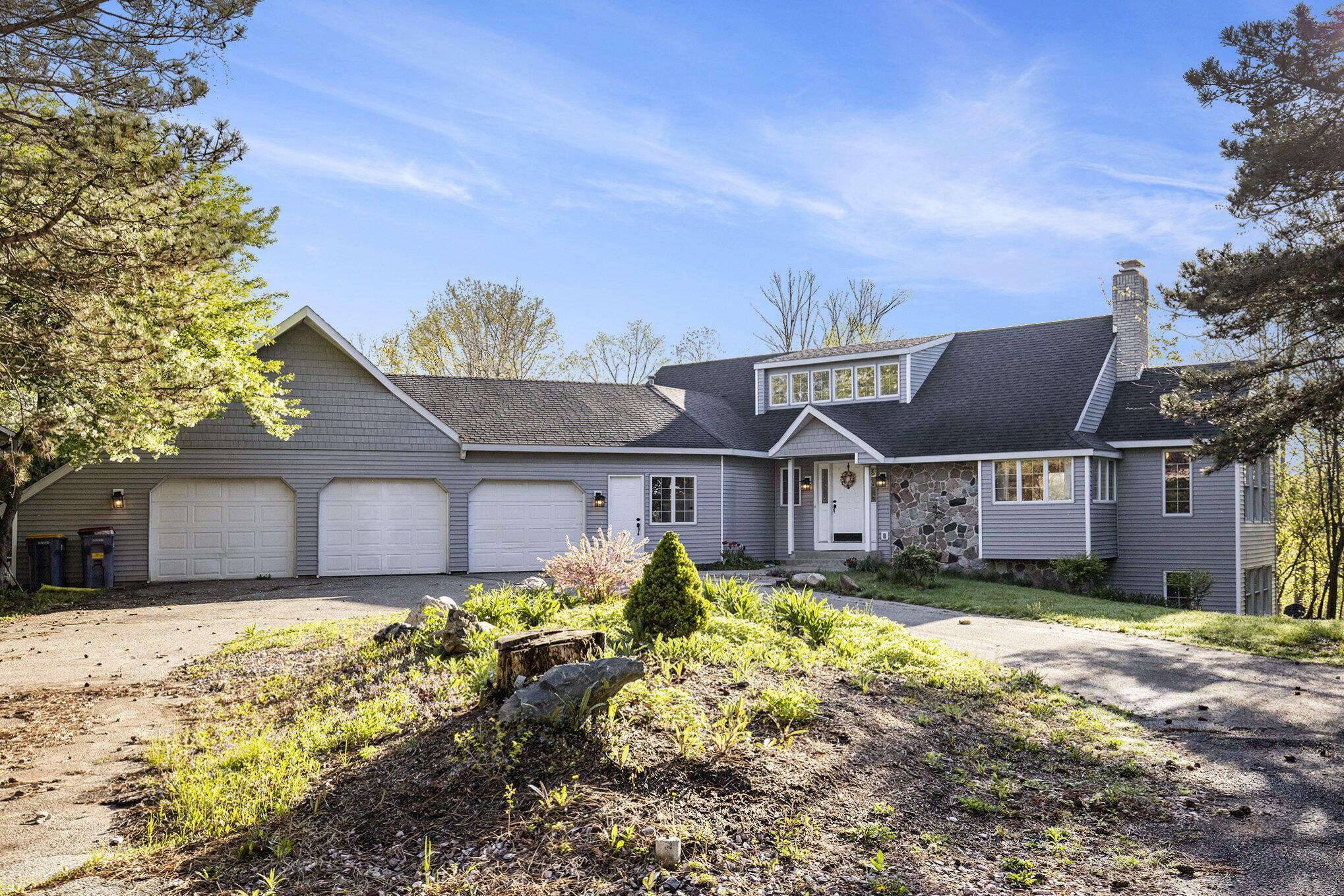 Property Photo:  620 Twin Lakes Drive NE  MI 49525 