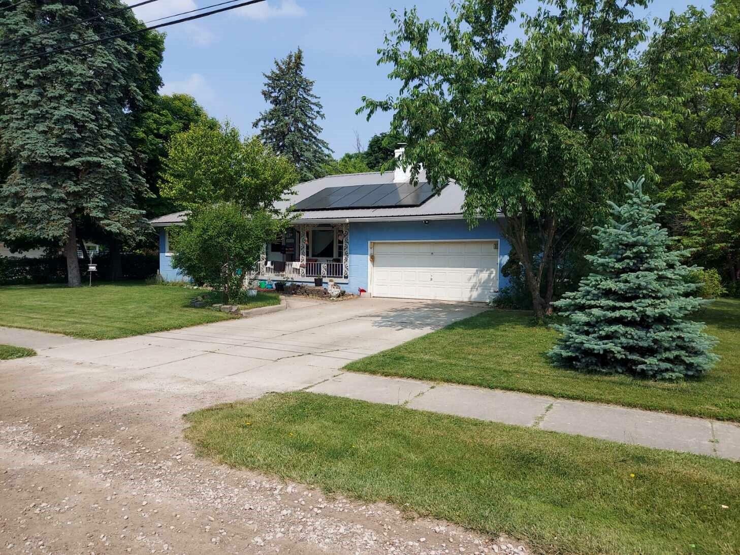 Property Photo: 32538 Woodbrook Drive MI 48184