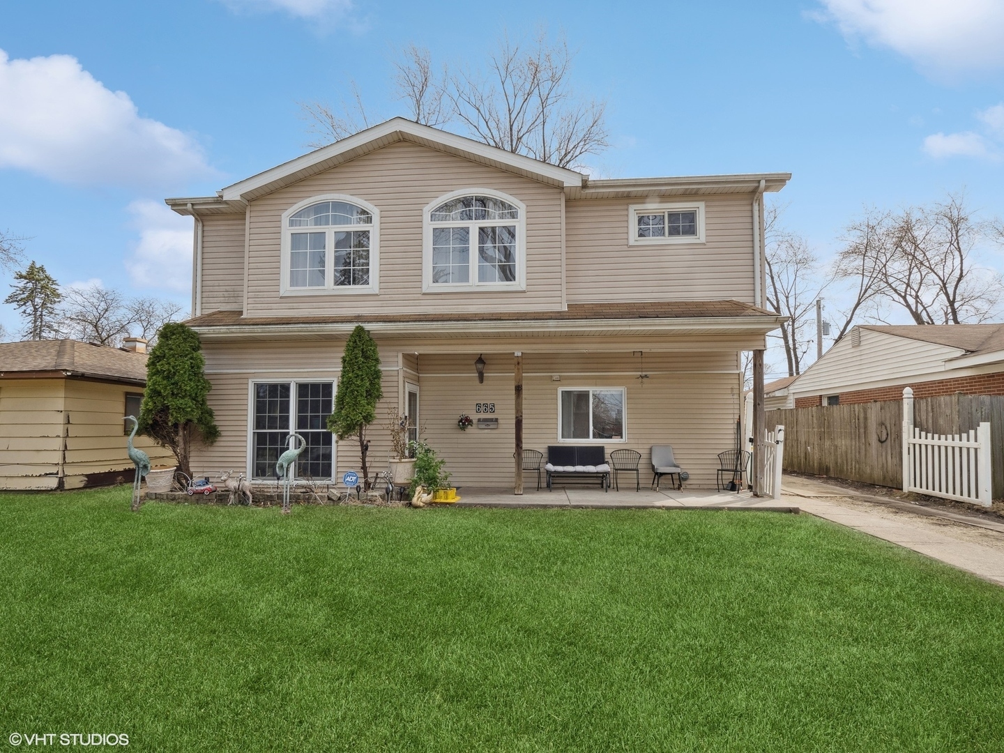 Property Photo: 665 Cindy Lane IL 60090