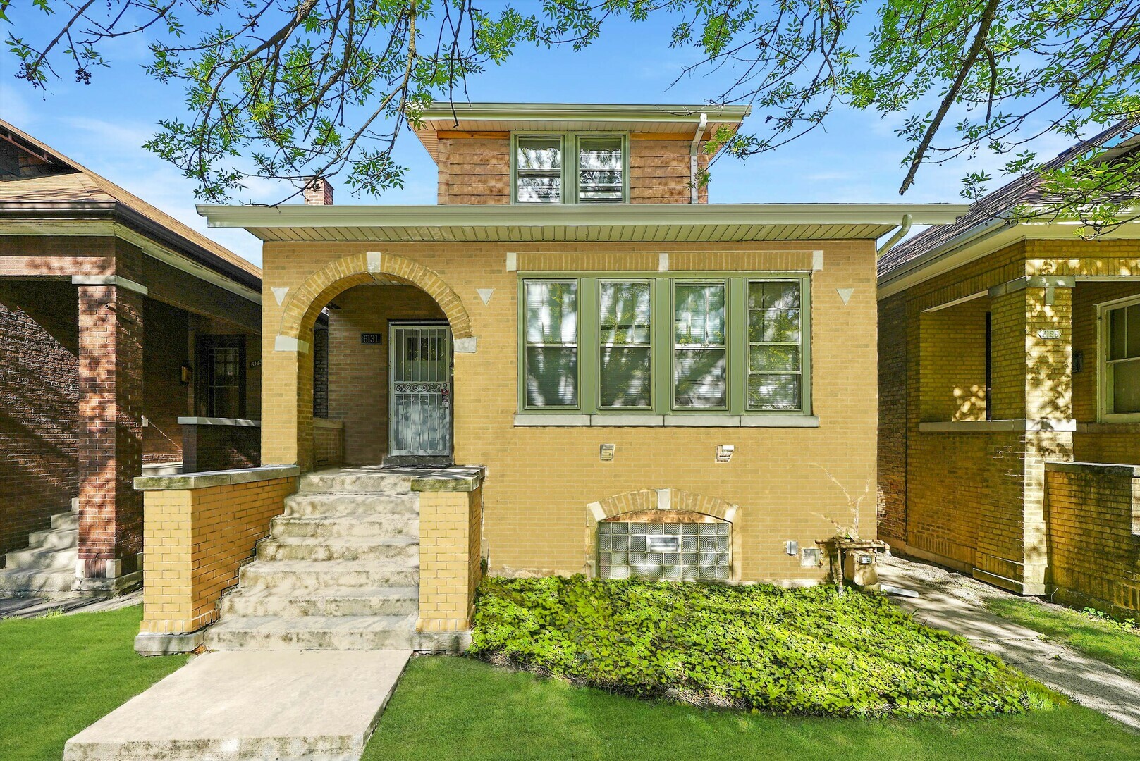 Property Photo: 6131 N Rockwell Street IL 60659