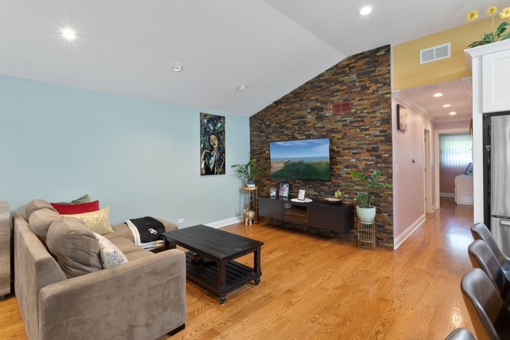 Property Photo:  634 Clayton Lane  IL 60016 