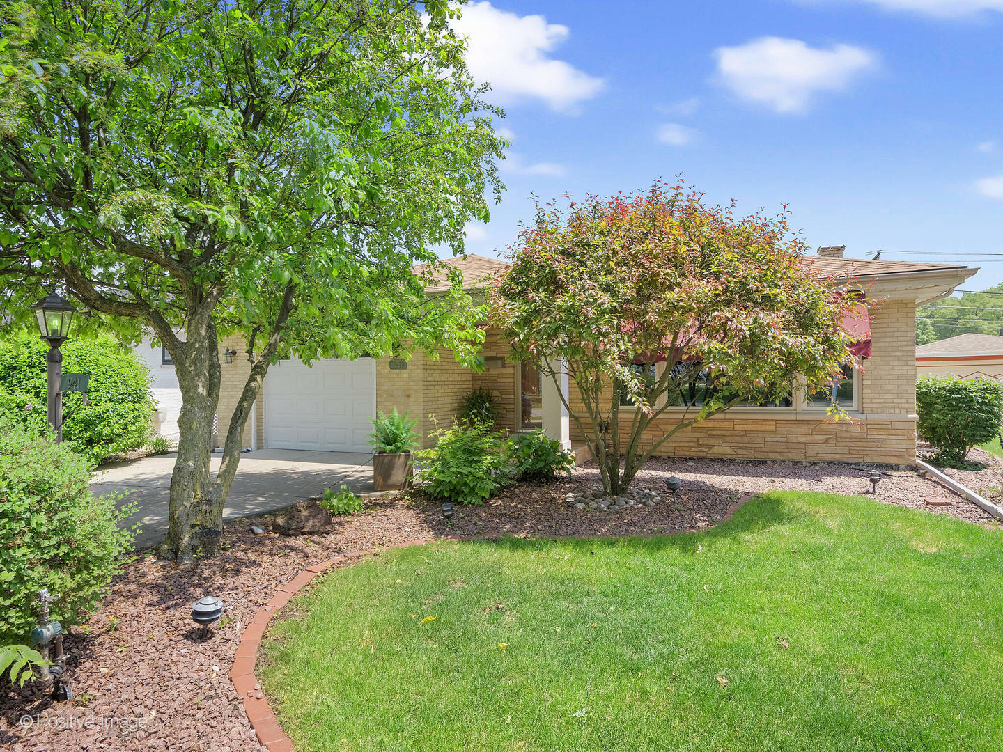 Property Photo: 941 Meadowcrest Road IL 60526