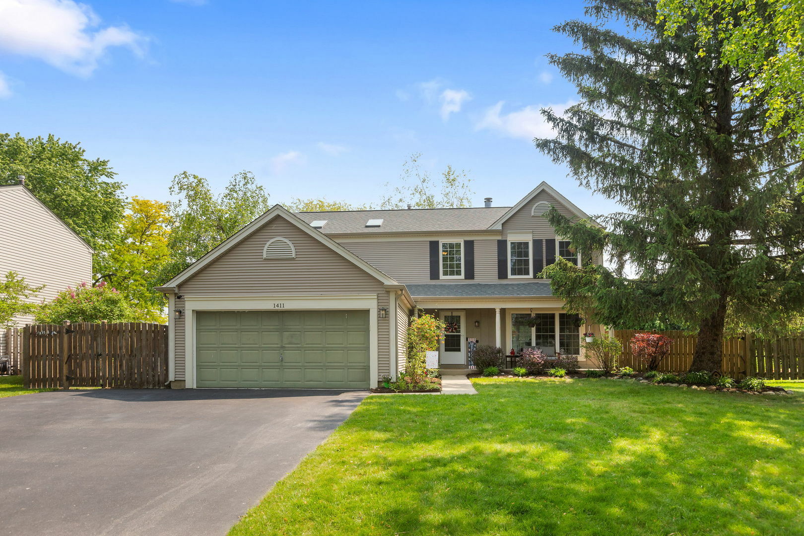 Property Photo: 1411 Yosemite Parkway IL 60102