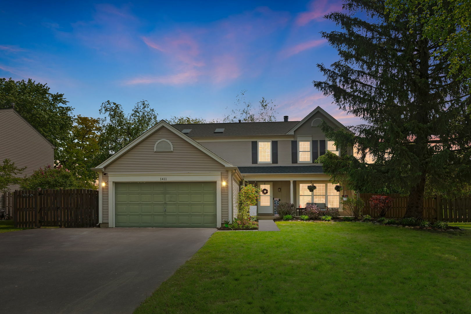 Property Photo: 1411 Yosemite Parkway IL 60102
