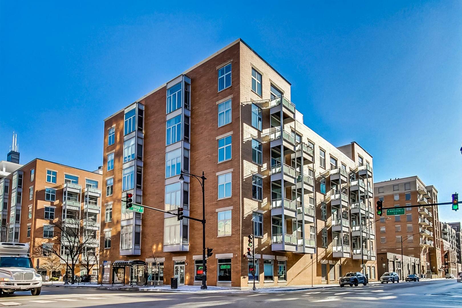 Property Photo: 949 W Madison Street 601B IL 60607