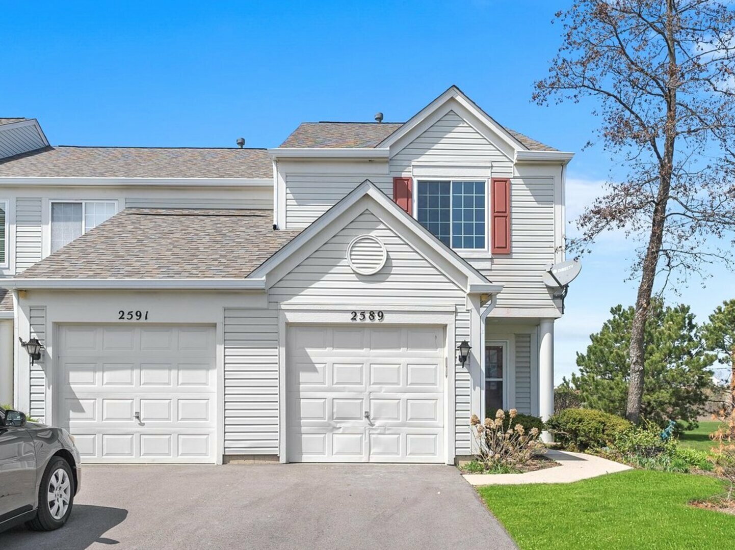 Property Photo: 2589 Arcadia Circle IL 60540