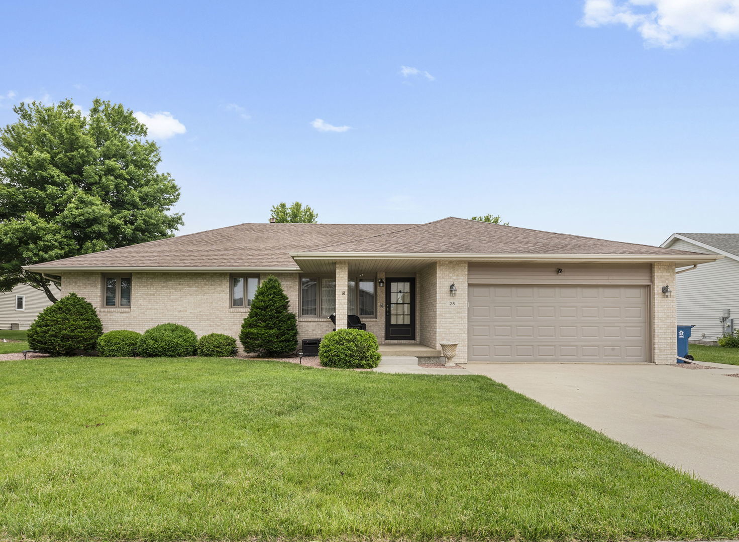 Property Photo: 28 Old Farm South Court IL 60915
