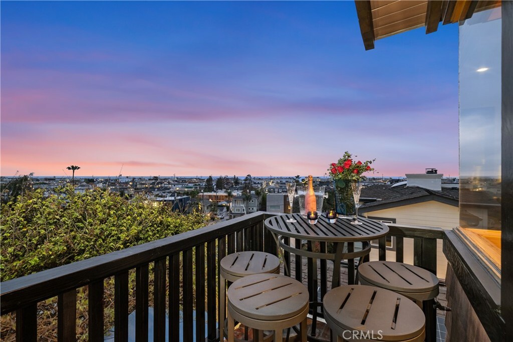 Property Photo: 624 6th Street CA 90266