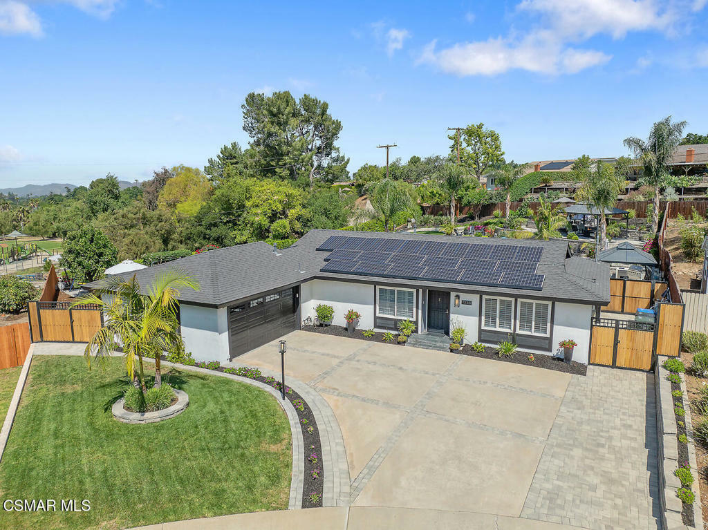 Property Photo: 1233 Calle Olmo CA 91360