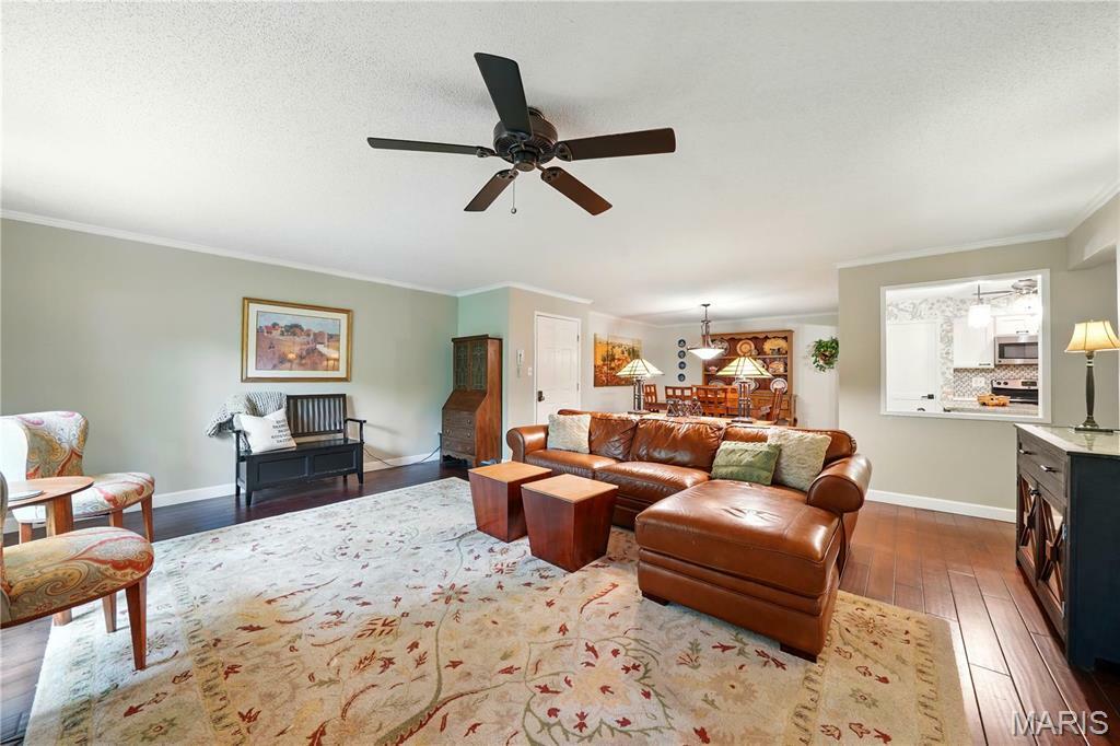 Property Photo:  2000 Trailcrest Lane 7  MO 63122 