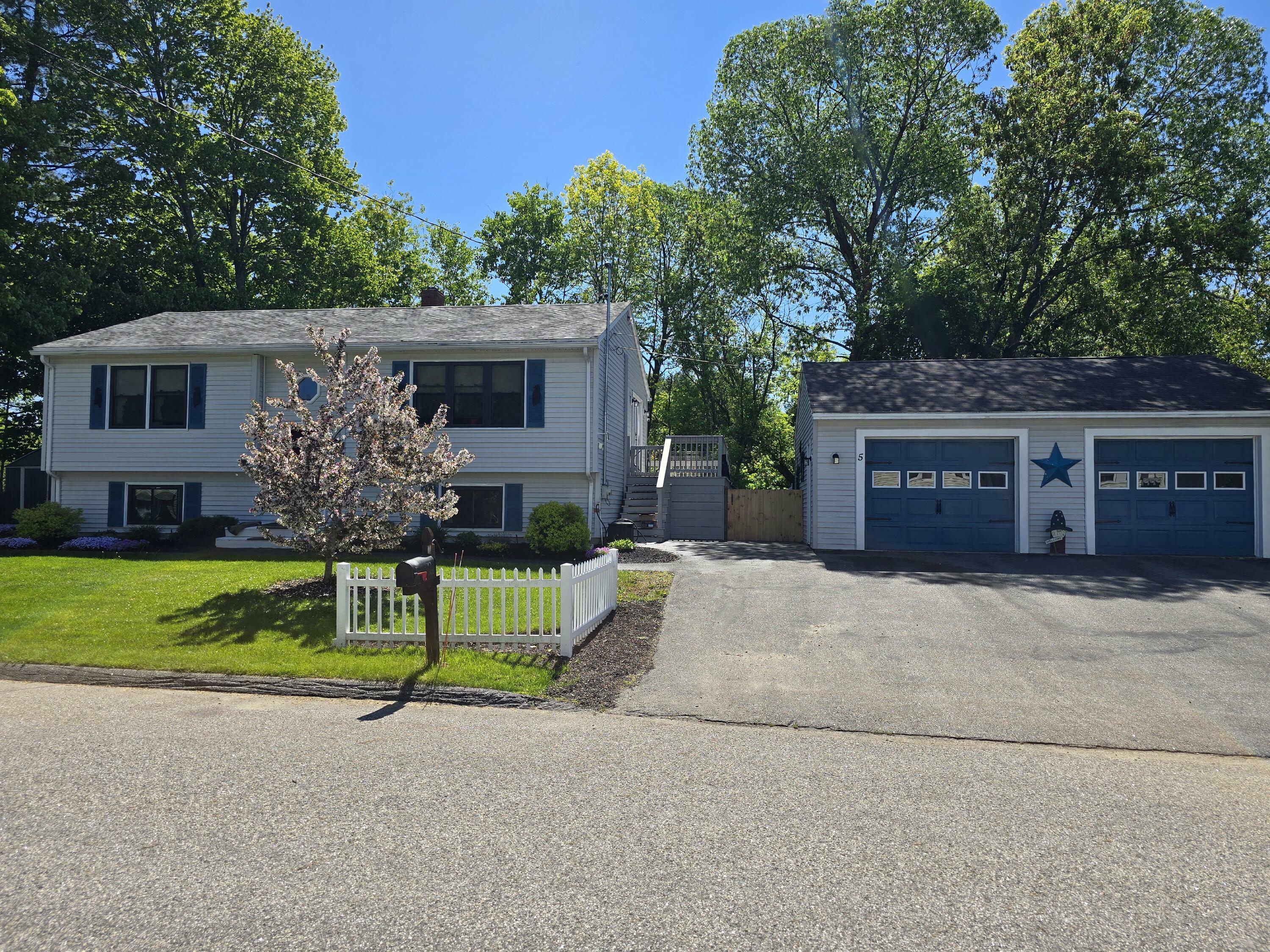 5 Roland Avenue  Lewiston ME 04240 photo