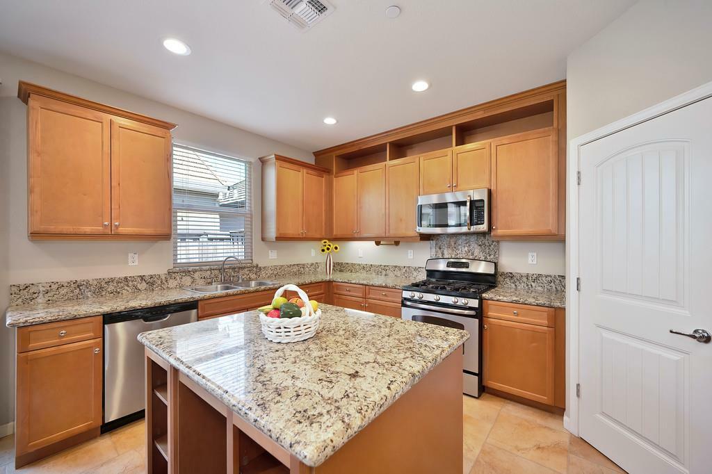 Property Photo: 7436 Chatterton Way CA 95829