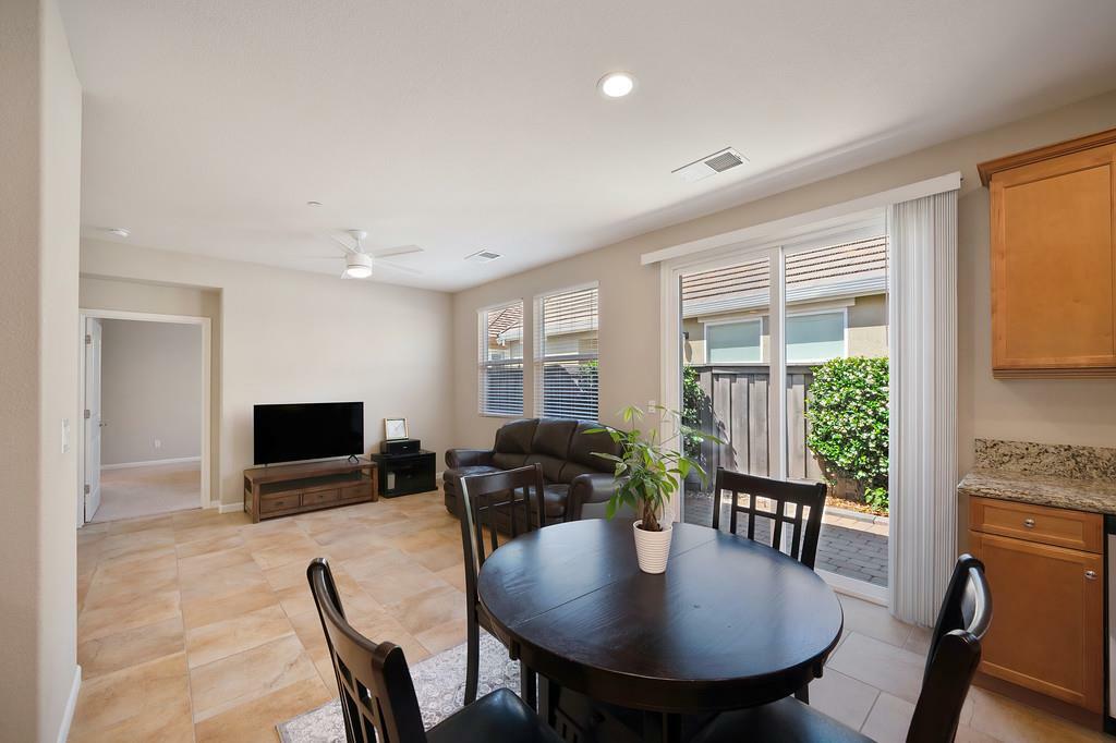 Property Photo: 7436 Chatterton Way CA 95829
