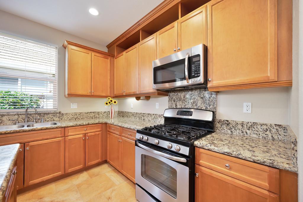 Property Photo: 7436 Chatterton Way CA 95829