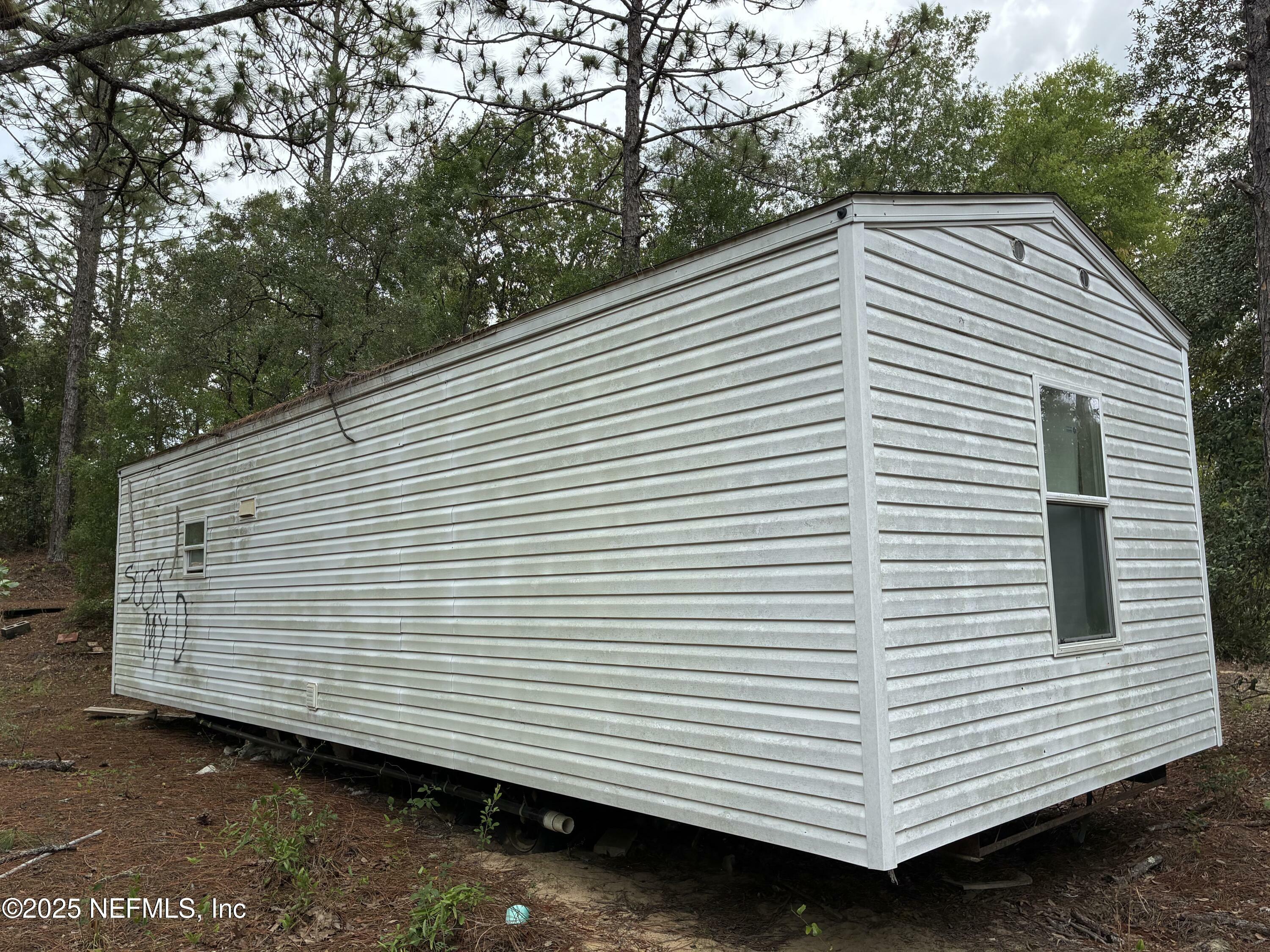 Property Photo: 216 Rose Street FL 32148