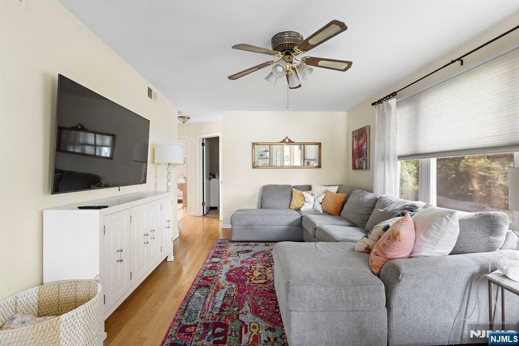Property Photo:  6 Gail Place  NJ 07094 