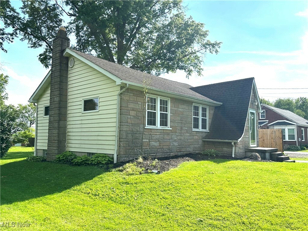 Property Photo: 6898 Grove Street OH 44403