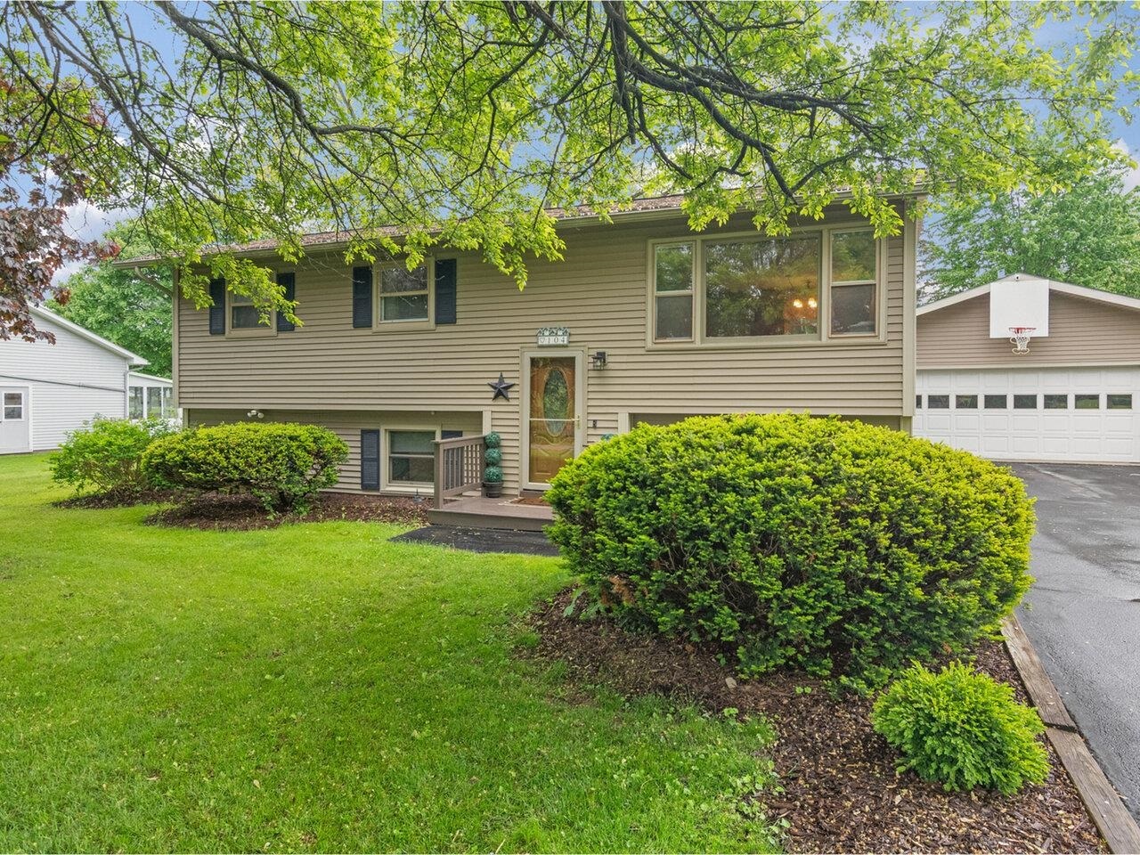 Property Photo: 104 Marsett Road VT 05482-6641