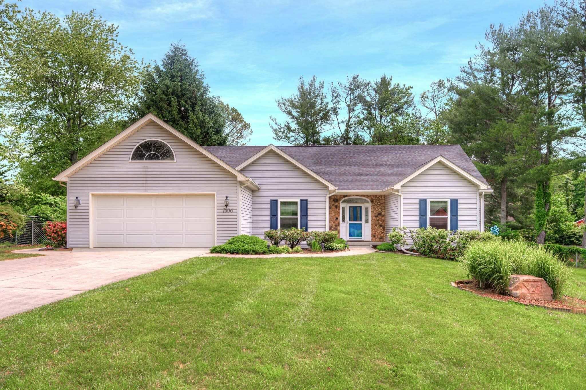 Property Photo: 1006 Horse Shoe Lane VA 24060