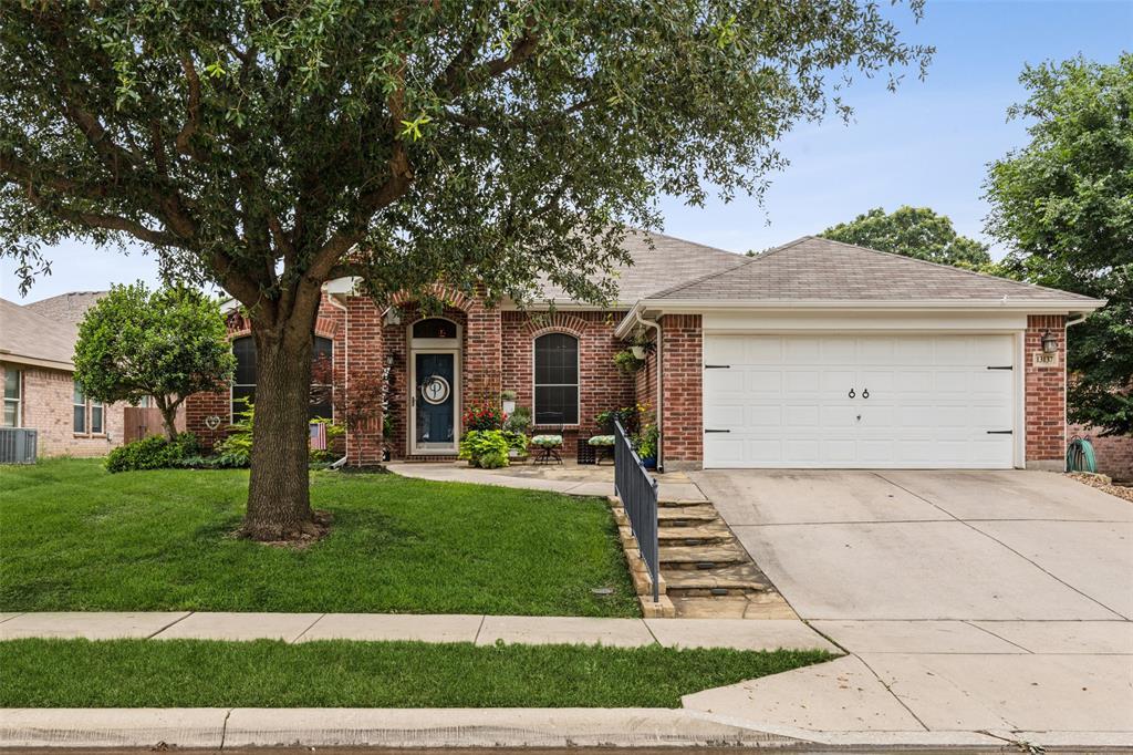 Property Photo: 13137 Fencerow Road TX 76244