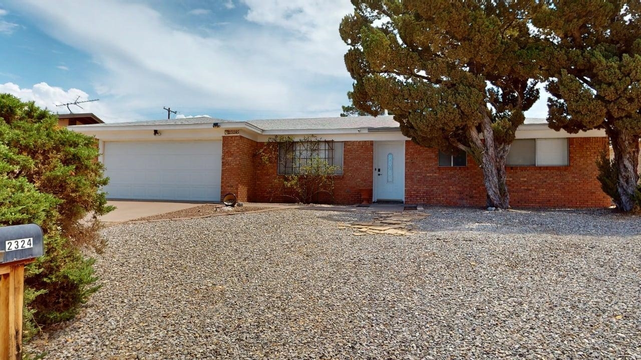 Property Photo:  2324 Apache Ln  NM 88310 