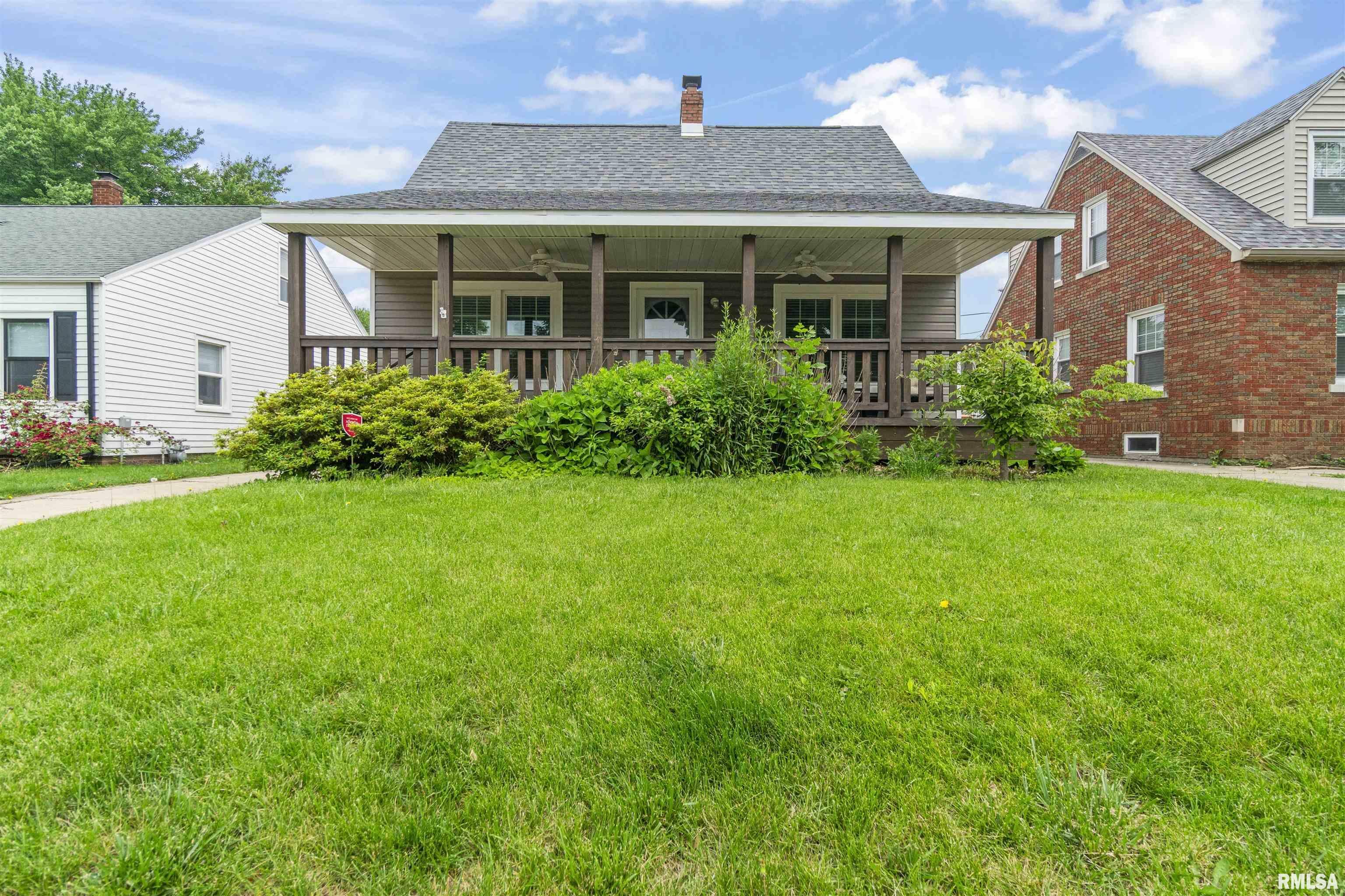 Property Photo: 1013 E Elmhurst Avenue IL 61603